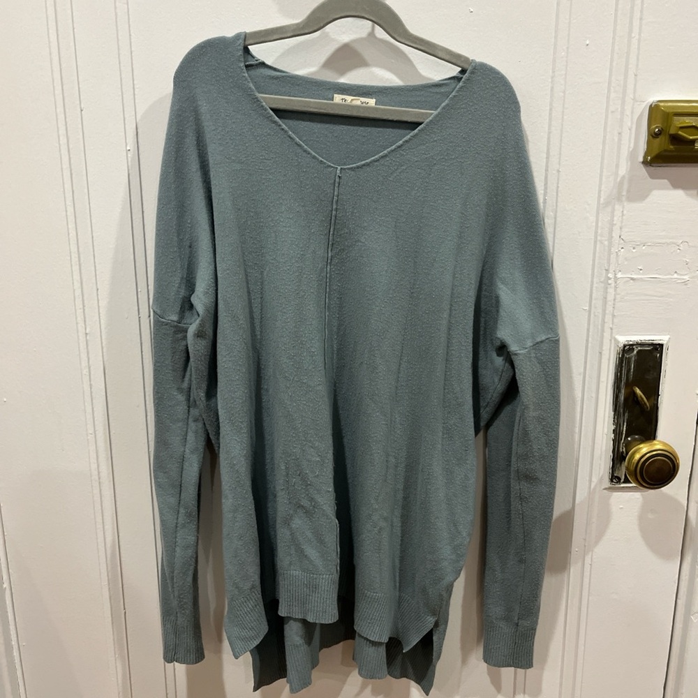 Tea n Rose V-Neck Sweater in grey/blue